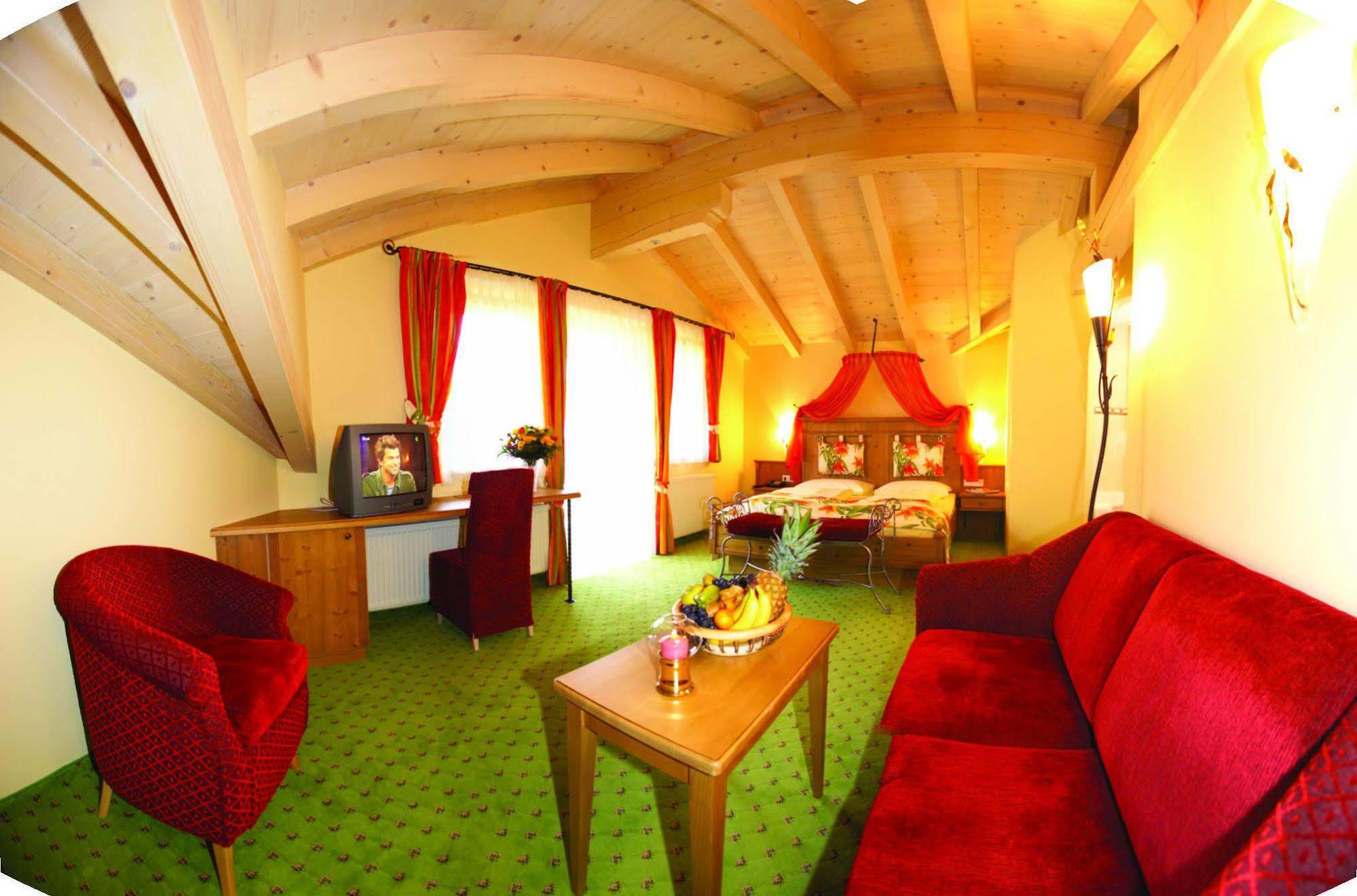 Hotel Vitaloase zu den drei Brüdern Unken Exterior foto